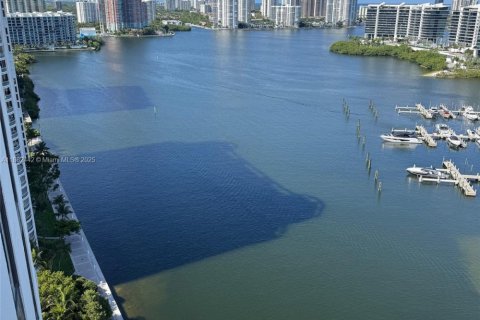 Снять в аренду кондоминиум в Авентура, Флорида 3 спальни, 188.59м2, № 1961375 - фото 1