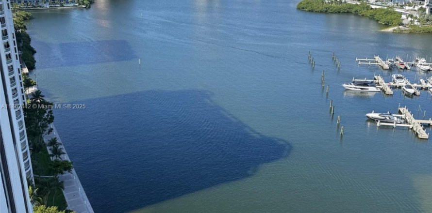 Кондоминиум с 3 спальнями в Авентура, Флорида № 1961375