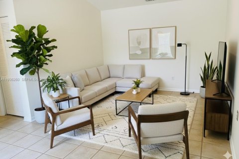 Condominio en alquiler en Pembroke Pines, Florida, 2 dormitorios, 76.37 m2 № 2059906 - foto 5