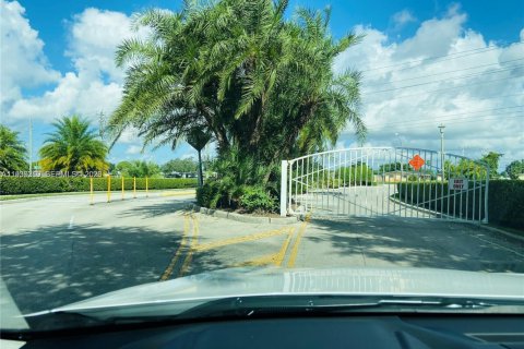 Condominio en alquiler en Pembroke Pines, Florida, 2 dormitorios, 76.37 m2 № 2059906 - foto 3