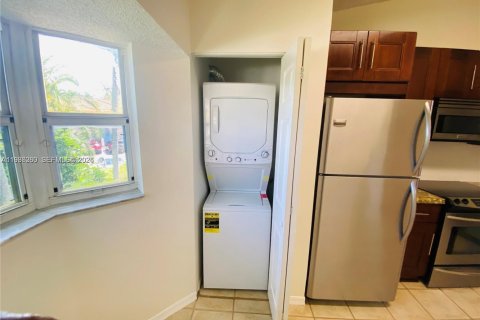 Condominio en alquiler en Pembroke Pines, Florida, 2 dormitorios, 76.37 m2 № 2059906 - foto 10