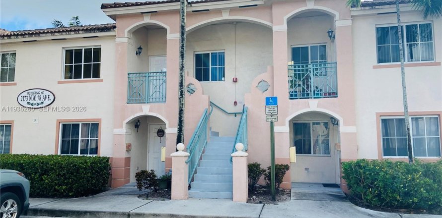 Condominio en Pembroke Pines, Florida, 2 dormitorios  № 2059906