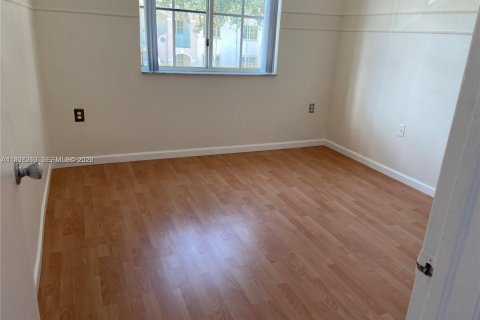 Condominio en alquiler en Pembroke Pines, Florida, 2 dormitorios, 76.37 m2 № 2059906 - foto 12