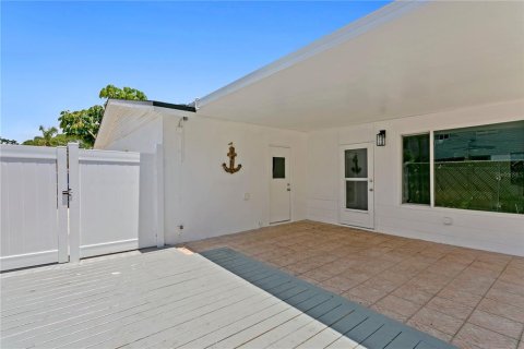 House in Tampa, Florida 4 bedrooms, 217.3 sq.m. № 1918529 - photo 30
