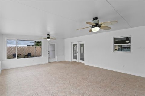 House in Tampa, Florida 4 bedrooms, 217.3 sq.m. № 1918529 - photo 29