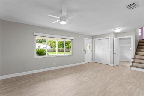 House in Tampa, Florida 4 bedrooms, 217.3 sq.m. № 1918529 - photo 5