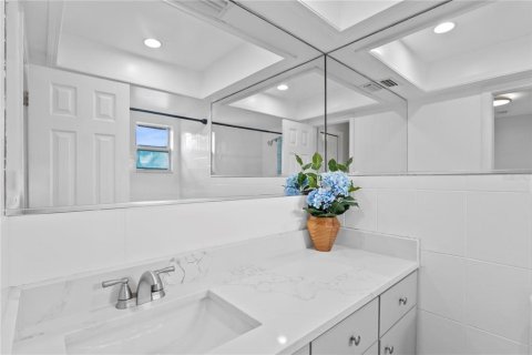 House in Tampa, Florida 4 bedrooms, 217.3 sq.m. № 1918529 - photo 25
