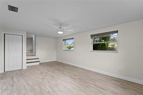 House in Tampa, Florida 4 bedrooms, 217.3 sq.m. № 1918529 - photo 16