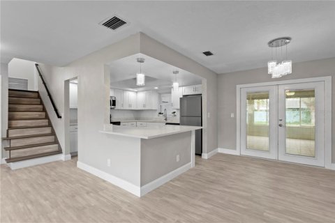 House in Tampa, Florida 4 bedrooms, 217.3 sq.m. № 1918529 - photo 8