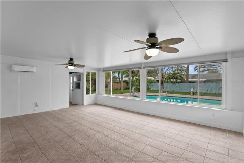 House in Tampa, Florida 4 bedrooms, 217.3 sq.m. № 1918529 - photo 27