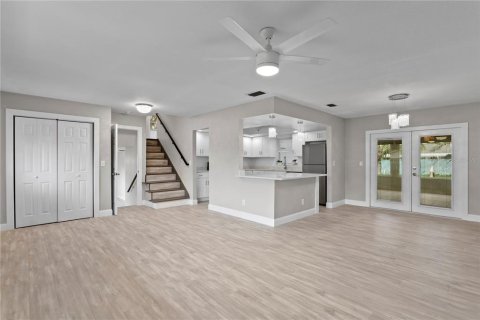 House in Tampa, Florida 4 bedrooms, 217.3 sq.m. № 1918529 - photo 6