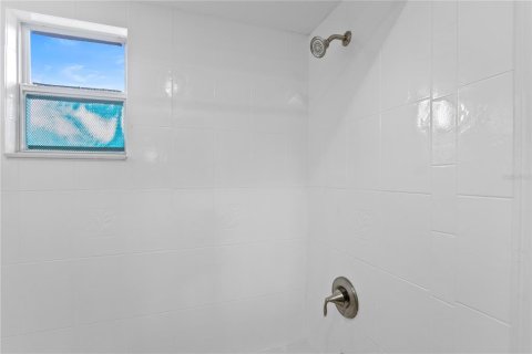 House in Tampa, Florida 4 bedrooms, 217.3 sq.m. № 1918529 - photo 26
