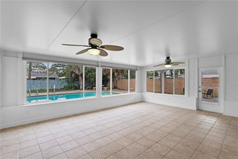 House in Tampa, Florida 4 bedrooms, 217.3 sq.m. № 1918529 - photo 28