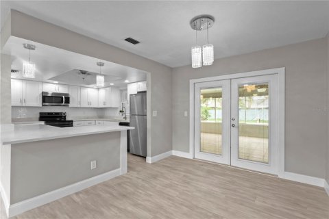House in Tampa, Florida 4 bedrooms, 217.3 sq.m. № 1918529 - photo 9