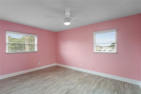House in Tampa, Florida 4 bedrooms, 217.3 sq.m. № 1918529 - photo 21