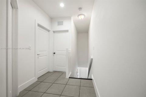 Commercial property in Miami, Florida 227.98 sq.m. № 1970275 - photo 13