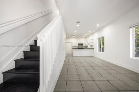 Commercial property in Miami, Florida 227.98 sq.m. № 1970275 - photo 7