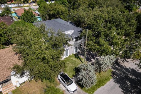 Commercial property in Miami, Florida 227.98 sq.m. № 1970275 - photo 23