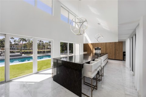 House in Hallandale Beach, Florida 5 bedrooms, 383.31 sq.m. № 1868448 - photo 13