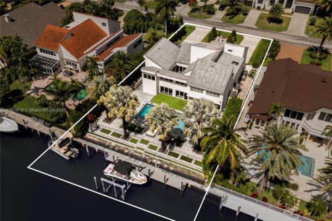 House in Hallandale Beach, Florida 5 bedrooms, 383.31 sq.m. № 1868448 - photo 1