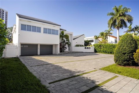 House in Hallandale Beach, Florida 5 bedrooms, 383.31 sq.m. № 1868448 - photo 5