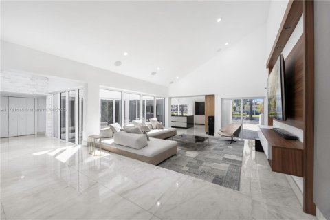 House in Hallandale Beach, Florida 5 bedrooms, 383.31 sq.m. № 1868448 - photo 18
