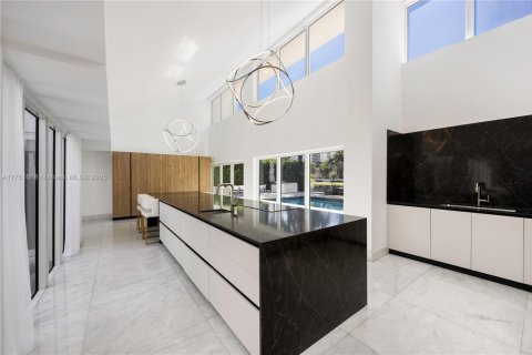 House in Hallandale Beach, Florida 5 bedrooms, 383.31 sq.m. № 1868448 - photo 16