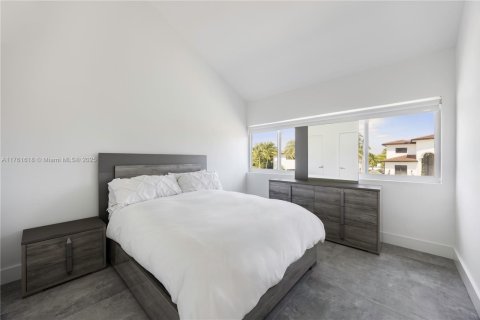 House in Hallandale Beach, Florida 5 bedrooms, 383.31 sq.m. № 1868448 - photo 30