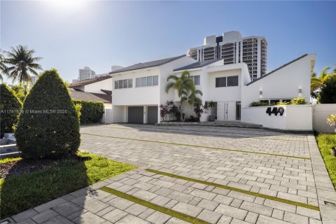 House in Hallandale Beach, Florida 5 bedrooms, 383.31 sq.m. № 1868448 - photo 3