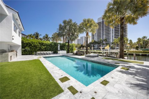 House in Hallandale Beach, Florida 5 bedrooms, 383.31 sq.m. № 1868448 - photo 7
