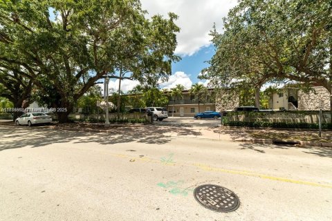 Condominio en venta en Coral Gables, Florida, 2 dormitorios, 72.74 m2 № 1936156 - foto 2
