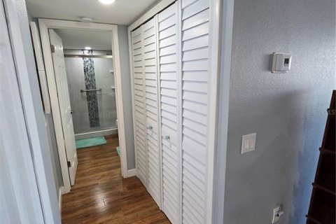 Снять в аренду кондоминиум в Южная Пасадена, Флорида 3 комнаты, 79.43м2, № 2155849 - фото 8