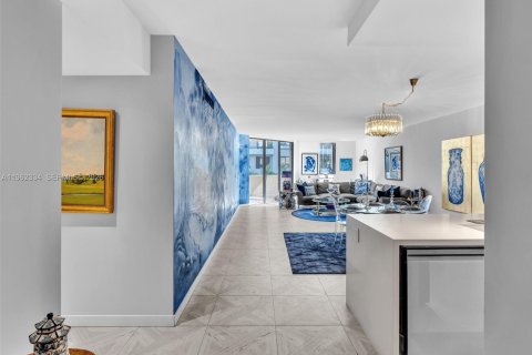 Condo in Key Biscayne, Florida, 2 bedrooms  № 2025030 - photo 4