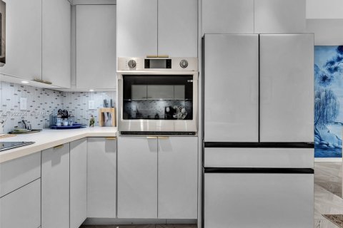 Condo in Key Biscayne, Florida, 2 bedrooms  № 2025030 - photo 17