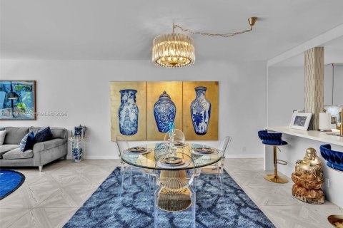 Condo in Key Biscayne, Florida, 2 bedrooms  № 2025030 - photo 11