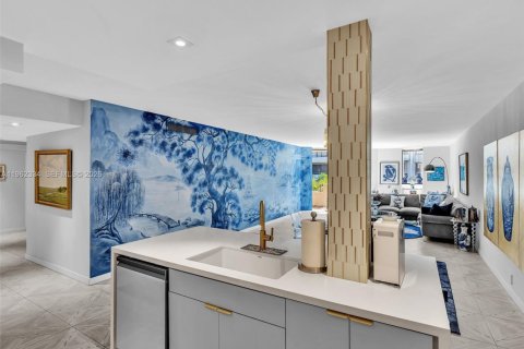 Condo in Key Biscayne, Florida, 2 bedrooms  № 2025030 - photo 14