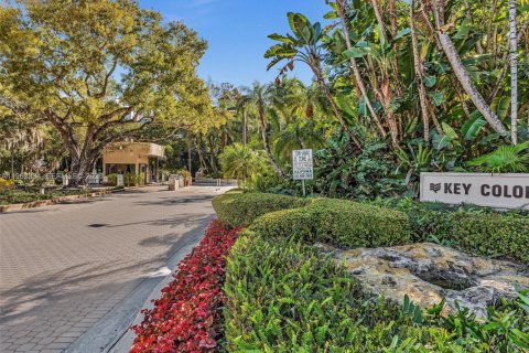 Condo in Key Biscayne, Florida, 2 bedrooms  № 2025030 - photo 2