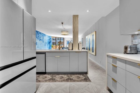 Condo in Key Biscayne, Florida, 2 bedrooms  № 2025030 - photo 16