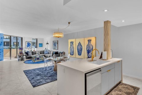 Condo in Key Biscayne, Florida, 2 bedrooms  № 2025030