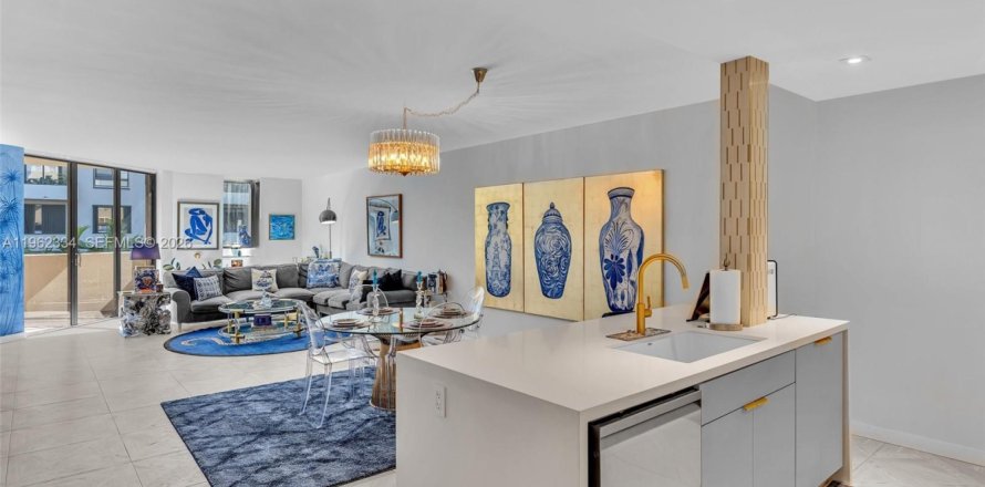 Condo in Key Biscayne, Florida, 2 bedrooms  № 2025030