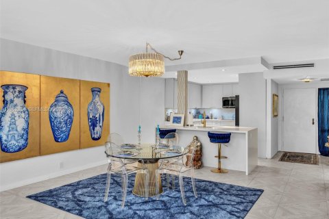 Condo in Key Biscayne, Florida, 2 bedrooms  № 2025030 - photo 8