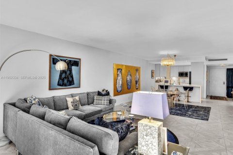 Condo in Key Biscayne, Florida, 2 bedrooms  № 2025030 - photo 25