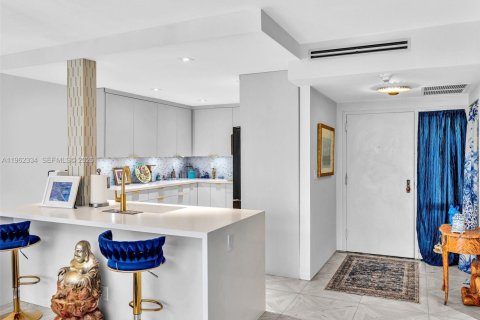 Condo in Key Biscayne, Florida, 2 bedrooms  № 2025030 - photo 7