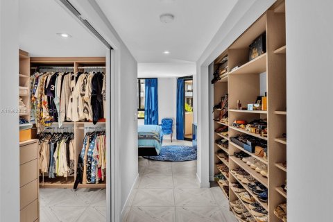 Condo in Key Biscayne, Florida, 2 bedrooms  № 2025030 - photo 29