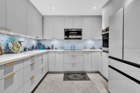 Condo in Key Biscayne, Florida, 2 bedrooms  № 2025030 - photo 15