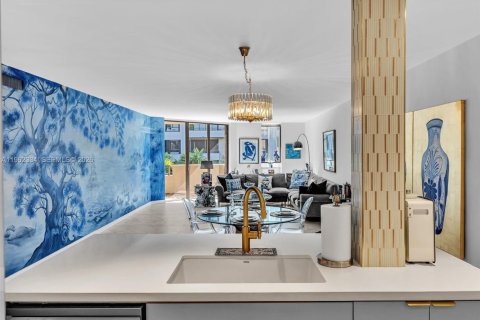 Condo in Key Biscayne, Florida, 2 bedrooms  № 2025030 - photo 13