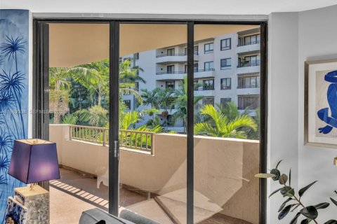 Condo in Key Biscayne, Florida, 2 bedrooms  № 2025030 - photo 23