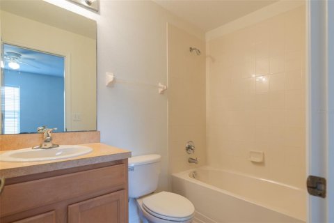 Townhouse in Oviedo, Florida 2 bedrooms, 124.86 sq.m. № 2377912 - photo 23