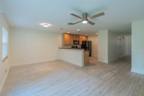 Townhouse in Oviedo, Florida 2 bedrooms, 124.86 sq.m. № 2377912 - photo 5