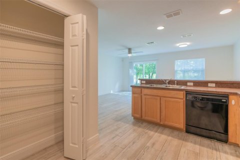 Townhouse in Oviedo, Florida 2 bedrooms, 124.86 sq.m. № 2377912 - photo 10